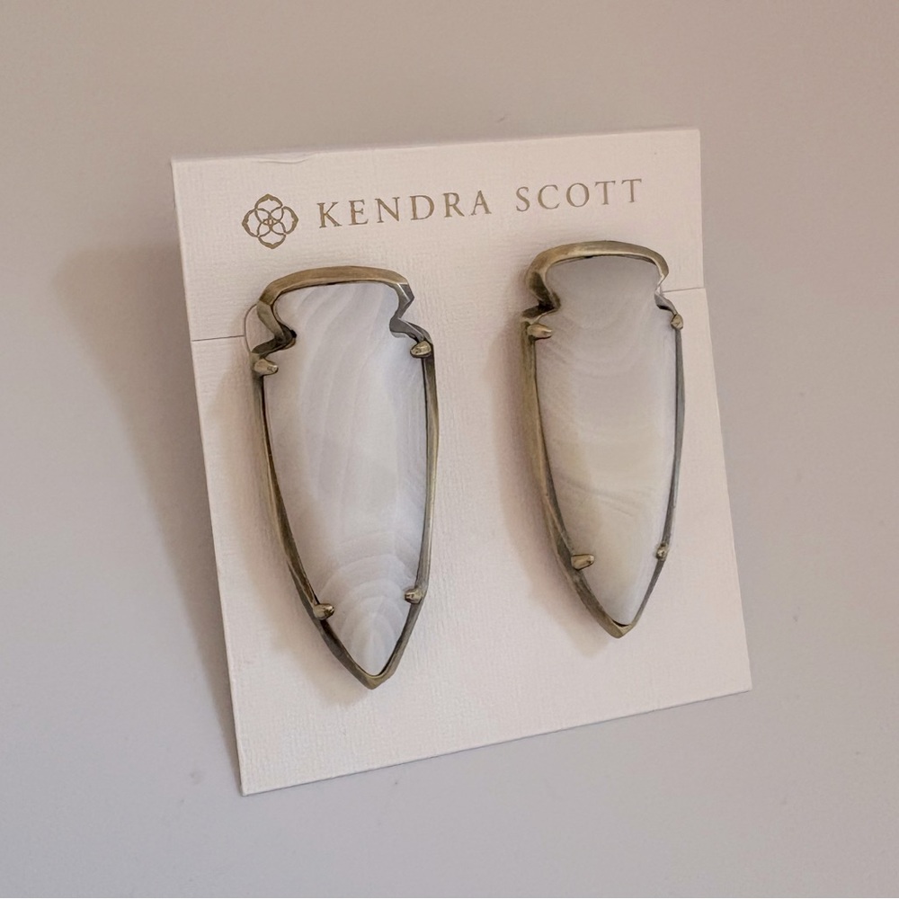 NWT [Kendra Scott] Kathryn Large Stud Geometric Earrings in White Banded Agate - Picture 6 of 11